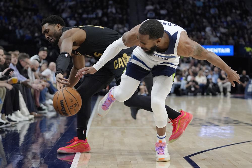 透过三笘薰 透过三笘薰