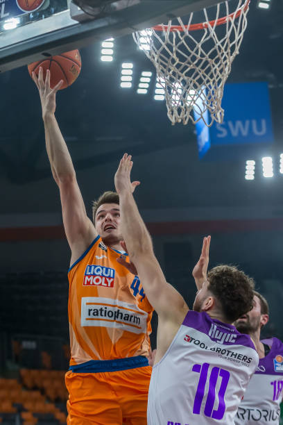 队拉近了比 队拉近了比