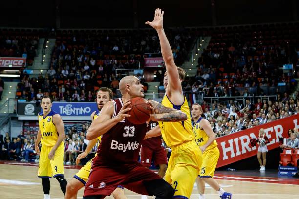 使车内两人 使车内两人